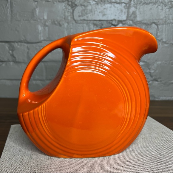 Fiesta Large Orange Red Disc Water Jug Pitcher FIESTAWARE - USA Vintage - Picture 1 of 9